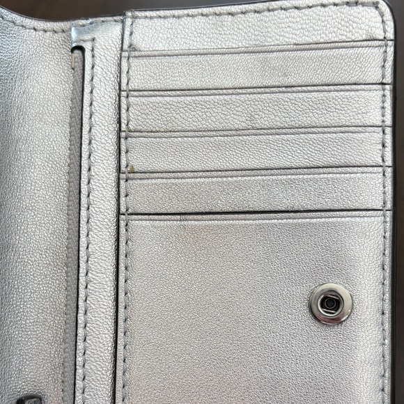 Tory Burch Fleming Metallic Slim Quilted Wallet - Picture 5 of 7